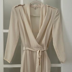 The Perfect Wrap Dress! Aritzia Wilfred Franca Wrap Dress (white)